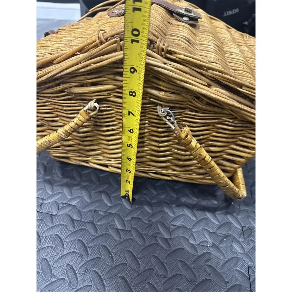 Unbranded wicker vintage